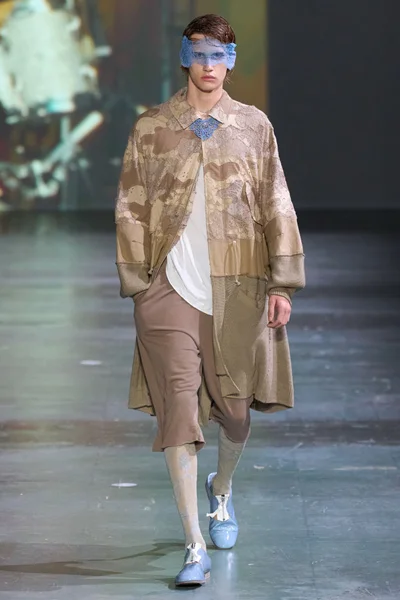 Look 19